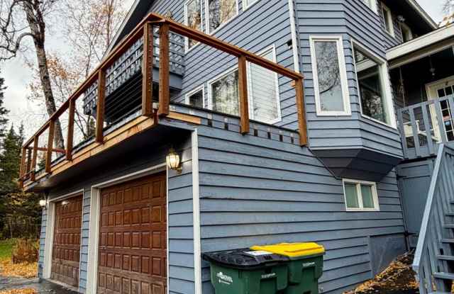 Multi-generational living space with VIEWS in Southpark! Gallery 3