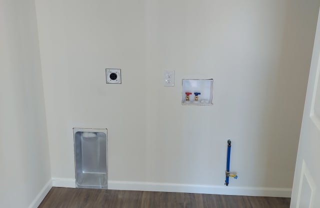 1351 Onie St Gallery 4