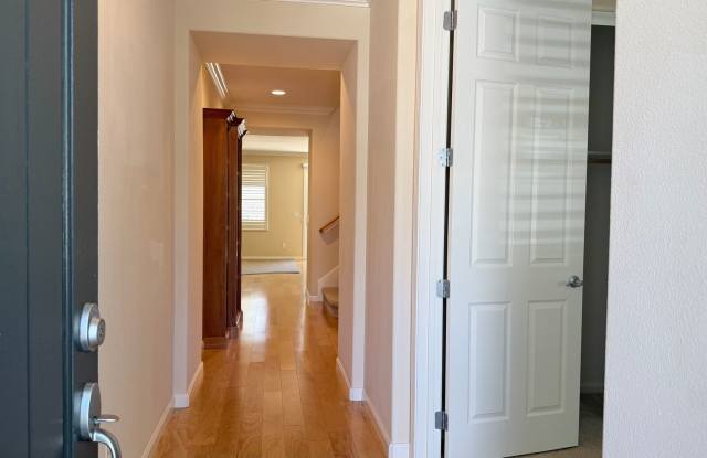 Beautiful 4BD/3BA, Two-Story Townhome in Alamo Creek, Danville- Available NOW! Gallery 4