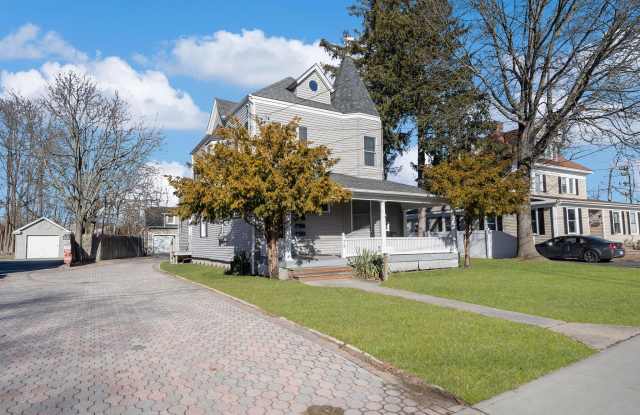 73 Baker Street - 73 Baker Street, Patchogue, NY 11772