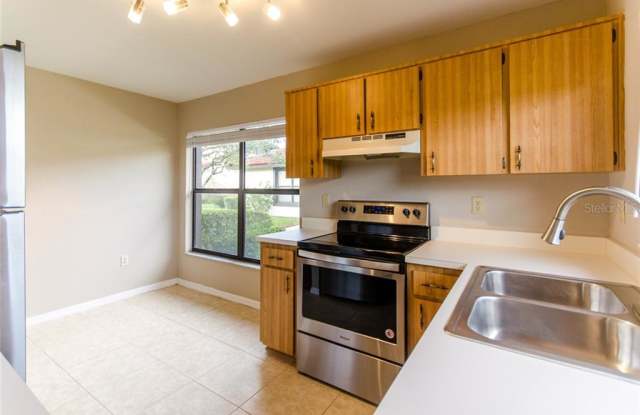 472 HUNTER CIRCLE Gallery 3