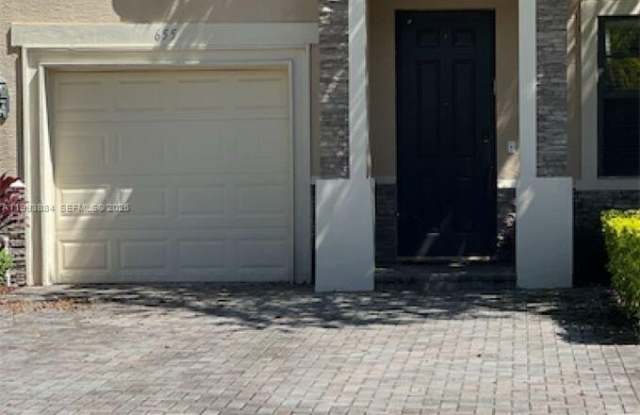 655 NE 193rd St photos photos