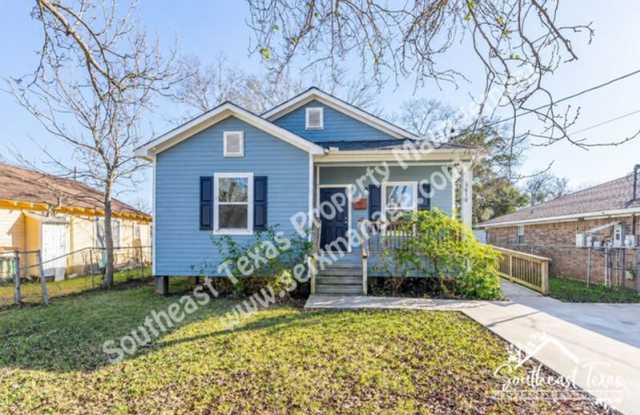 3670 Saint Helena Street Gallery 4