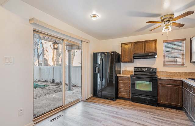 3 Bedroom, 1.5 Bath Condo Available in Cinnimon Courtyard photos photos
