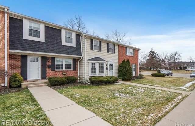 19580 CRYSTAL LAKE Drive Gallery 3