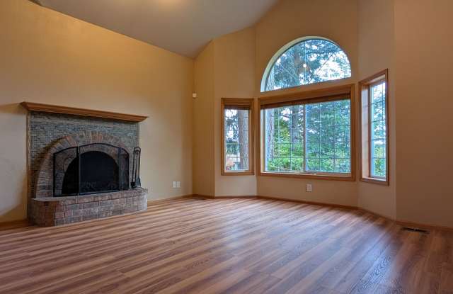 Gorgeous 4-Bedroom, 2.5-Bath Home In South Eugene! Gallery 4
