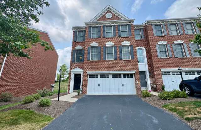 Updated & Move-In Ready in Wexford Gallery 3
