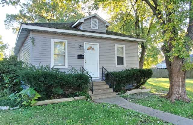 3 Bedroom 1 Bath Home with Storage Shed and Large yard Gallery 1
