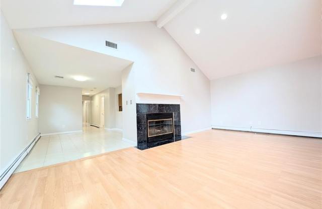 515 Broad Avenue photos photos