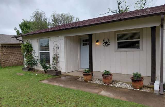 Adorable 3/2 with Garage Parking + Large backyard and gazebo!! photos photos