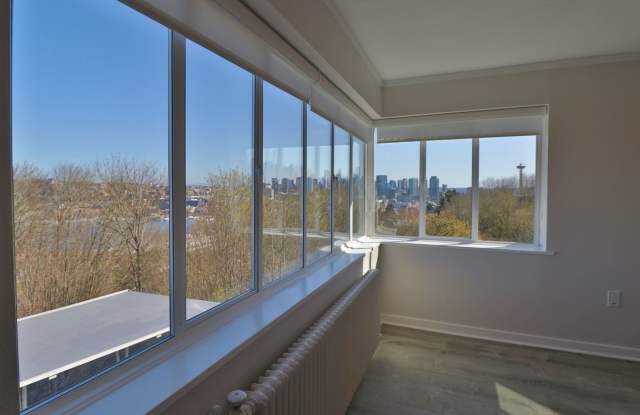 Gorgeous 3 Bedroom Queen Anne Apartment with Views photos photos