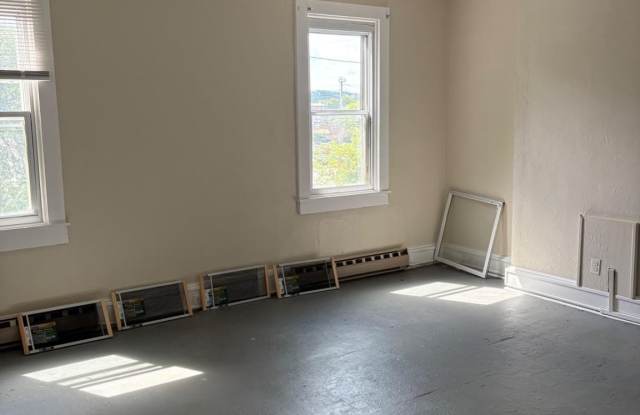 151 W AIRY Street Gallery 3