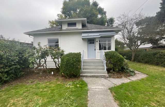 3 Bed, 1 Bath with HUGE Fenced Backyard - 1402 Skagit Street, Mount Vernon, WA 98274