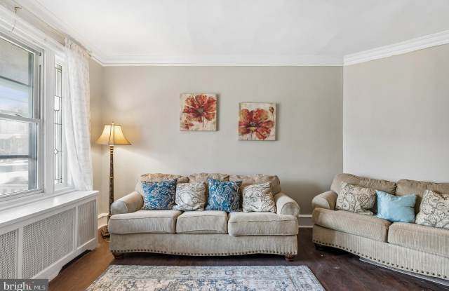 5428 WHITBY Avenue Gallery 4