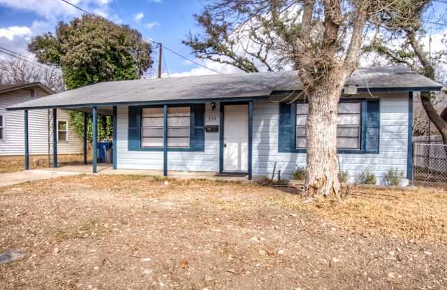 2/1 in a great location. photos photos