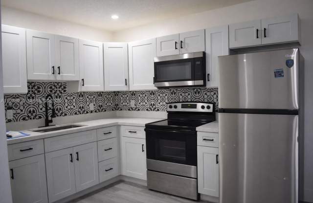 900 NW 8th Ave photos photos