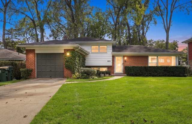 221 W Sheridan Place Gallery 1