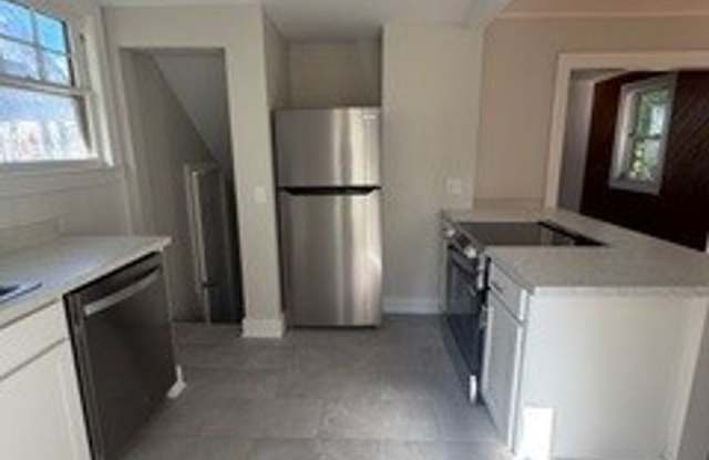 3 Bedroom w/basement Gallery 4