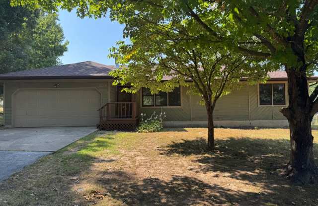 Cute, refreshed home on quiet cul de sac. - 1502 West Carmen Street, Christian County, MO 65721