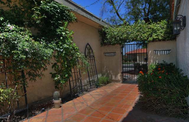 7607 E BONNIE ROSE Avenue Gallery 4