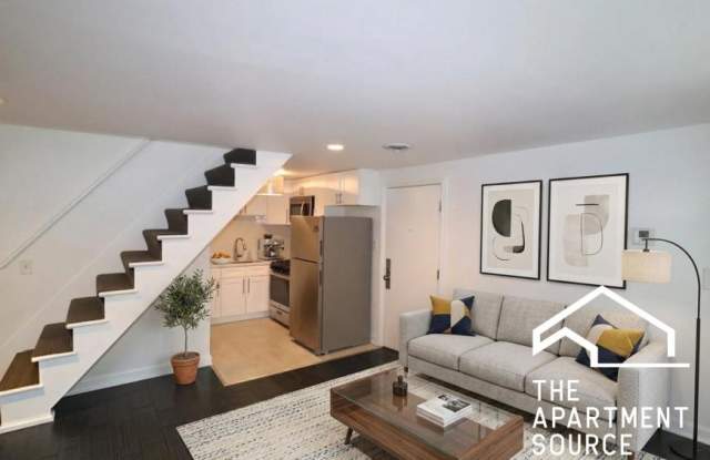 2546 North Southport Ave. photos photos