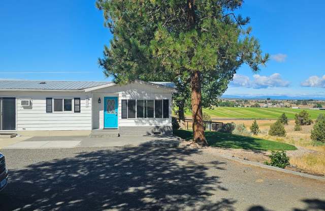 3 BONUS ROOMS for Office, Art and Play rooms *WATER/SEWER/ELECTRIC INCLUDED* photos photos