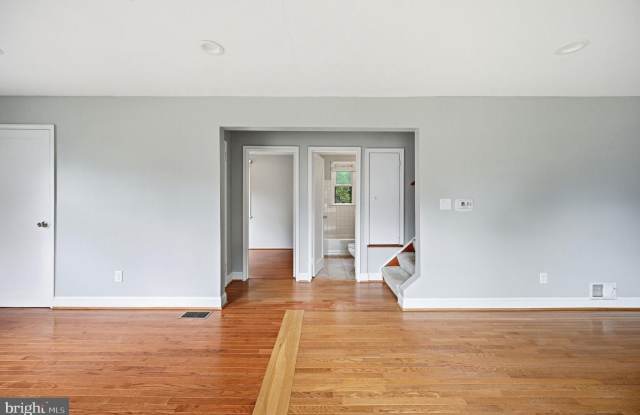 2918 MONROE Place Gallery 4