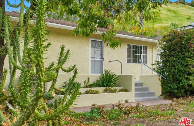 11180 Tujunga Canyon Blvd photos photos