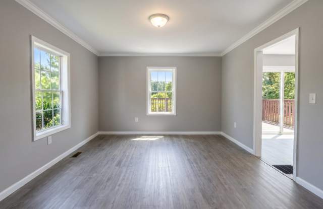 Renovated 2BR/2BA Home with Stone Fireplace & Big Deck – Lenoir Gallery 3