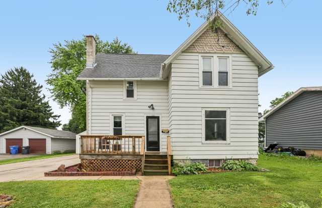 Charming 3-Bedroom Home with Spacious Backyard photos photos