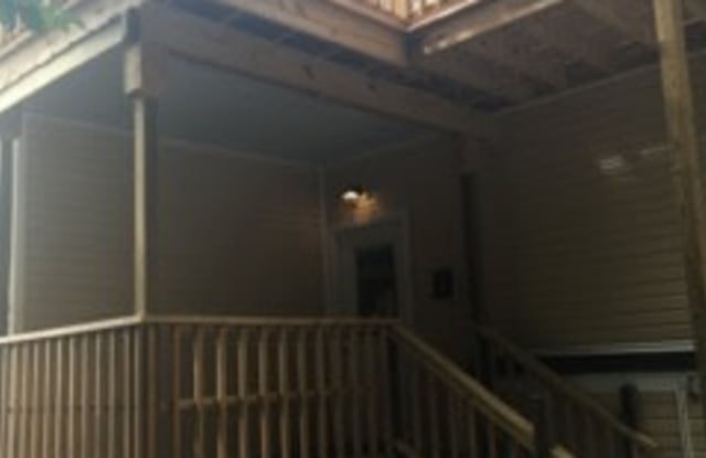 208 1/2 W Washington St - Unit C photos photos