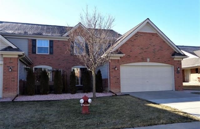 3703 KNIGHTBRIDGE Circle - 3703 Knightbridge Circle, Sterling Heights, MI 48314