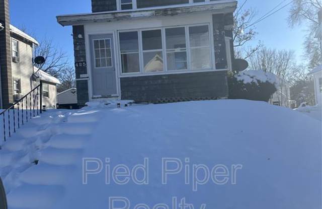 425 W American St - 425 West American Street, Freeport, IL 61032