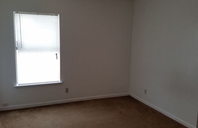 802 Hickory Lakes Drive East Gallery 2