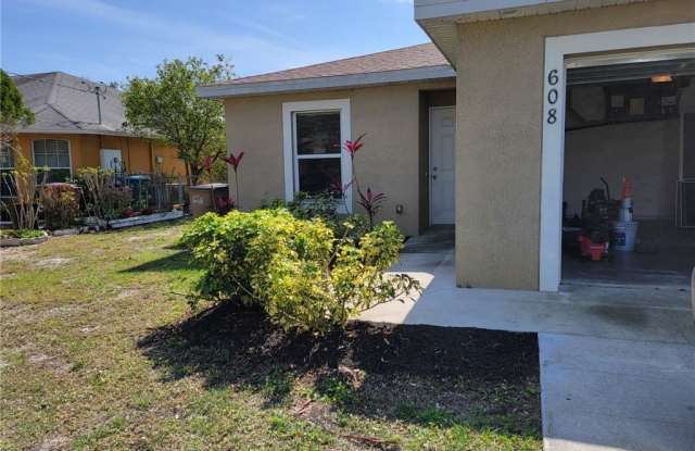 608 SE 13th Terrace photos photos