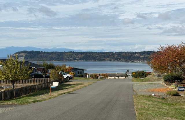 Spacious Home and Community Beach Access and Pet Friendly!! Gallery 3