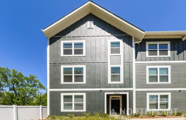 Beautiful 3BR 3.5BA Townhome w/ Full Appliance Kitchen Garage Parking in University photos photos
