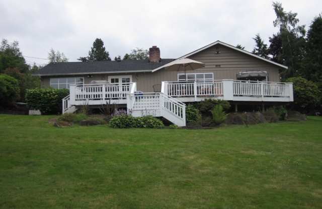 3Bd/2.5Ba Clyde Hill Home Gallery 1