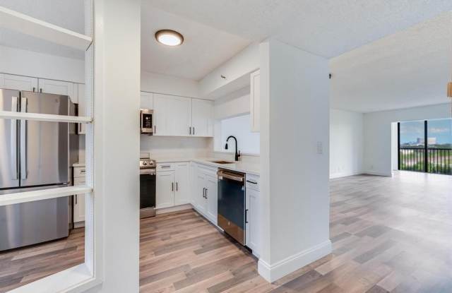 2200 S Cypress Bend Dr photos photos