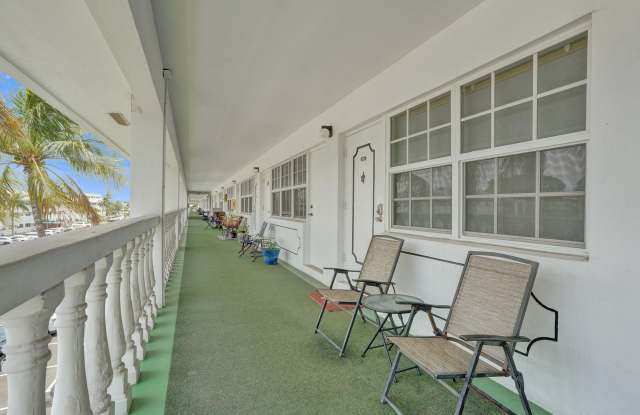 5203 NE 24th Terrace Gallery 1