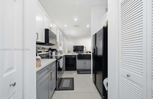 14030 SW 49th Street 10, Miramar, FL 33027 - 5996 Gallery 1