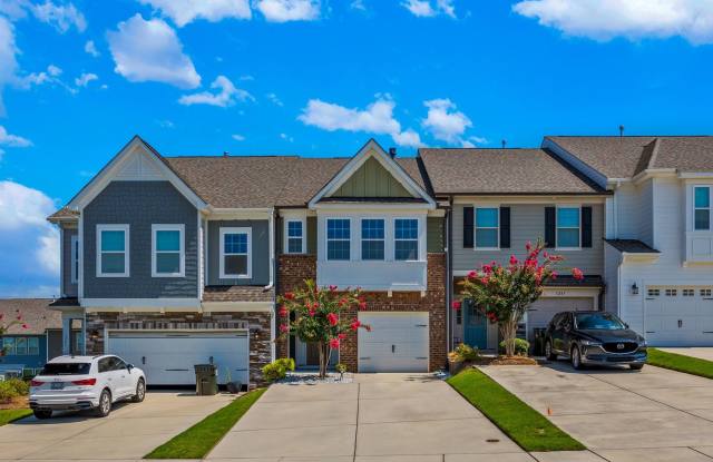 Gorgeous 3-bed, 2.5 bath townhome in Desirable Paddlers Cove of Clover! photos photos