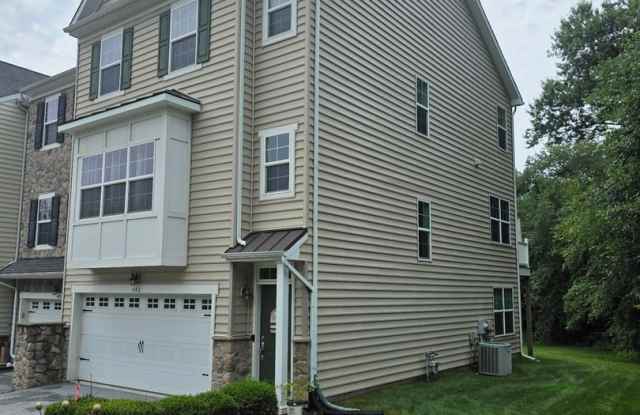 HUDSON VILLAGE COMMUNITY Gallery 4