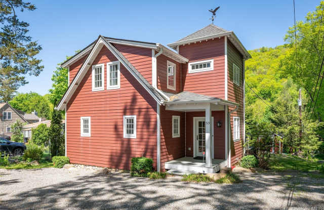 53 Cove Road Gallery 2