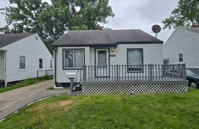 18912 Woodcrest 3 bedroom/1 bath with great back yard located in Harper Woods photos photos