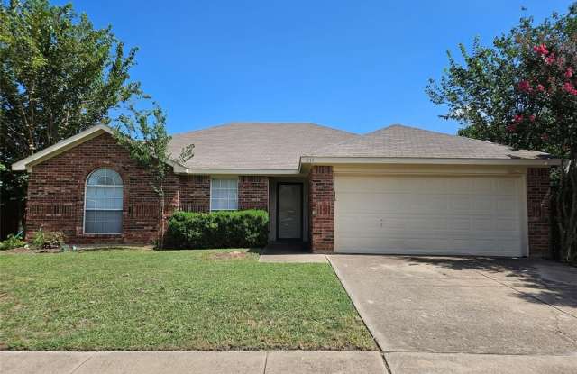 211 MIRAMAR Drive - 211 Miramar Drive, Arlington, TX 76002