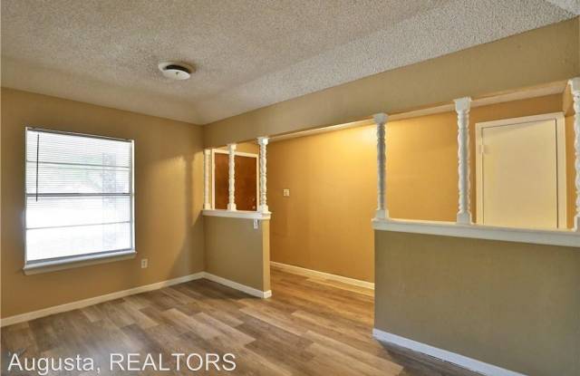 2010 Marsalis Dr Gallery 4