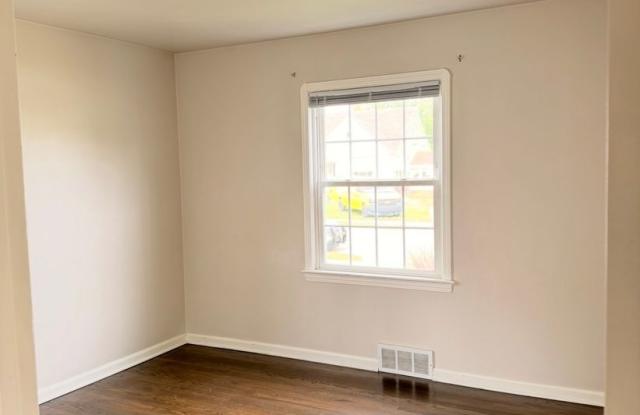 Charming 3-Bedroom Home with Garage in Brooklyn, – $1,800/Month Gallery 4