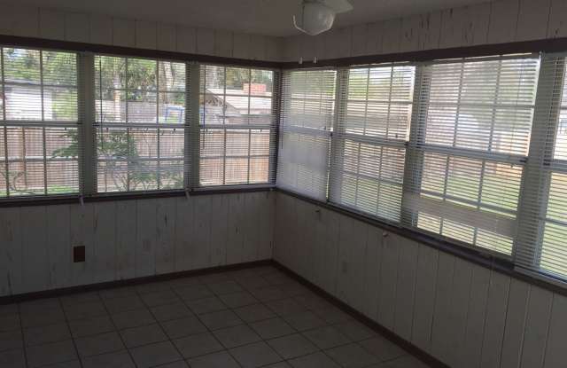 2455 Ormsby Cir W Gallery 4