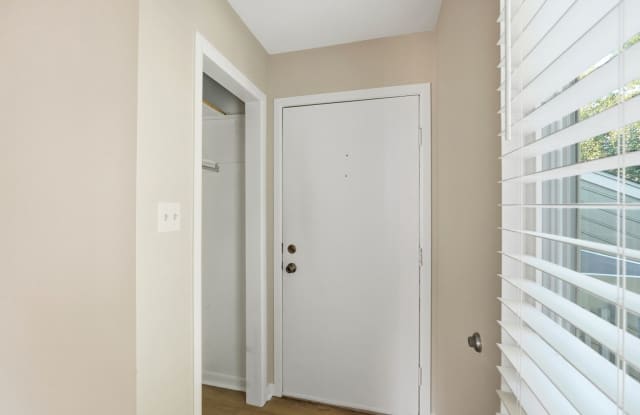 1 Bedroom Condo In South Park! Gallery 4
